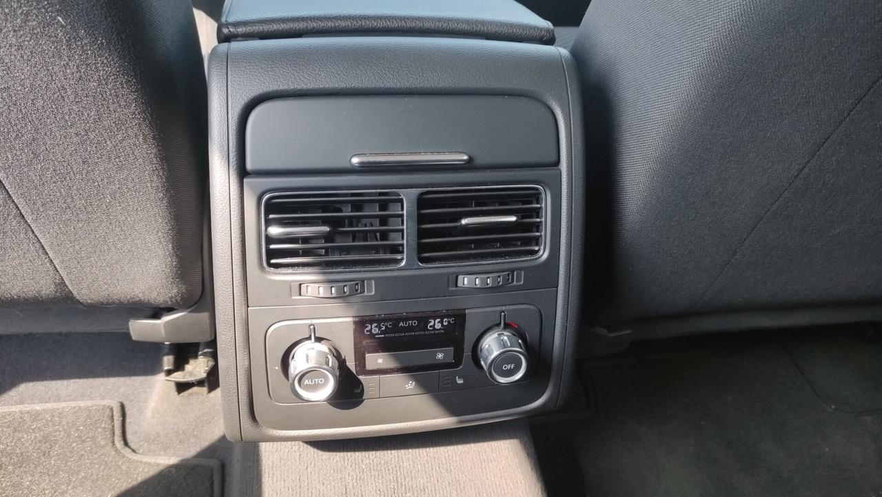 Volkswagen Touareg 3.0 TDI tiptronic BlueMotion Technology - 2011