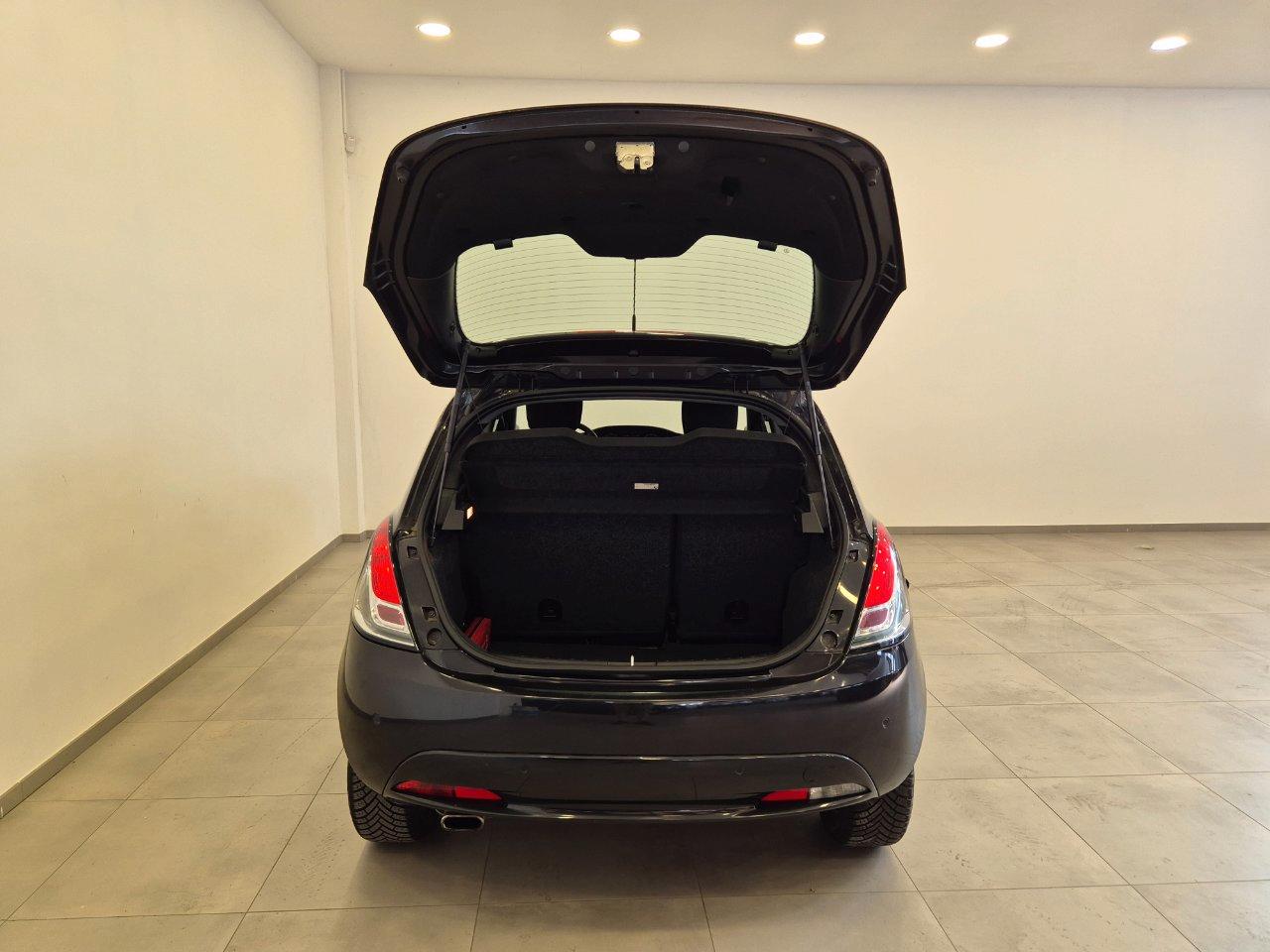 Lancia Ypsilon 5 porte 1.2 Silver 69cv - NEOPATENTATI - Sens. Post. - Bluetooth