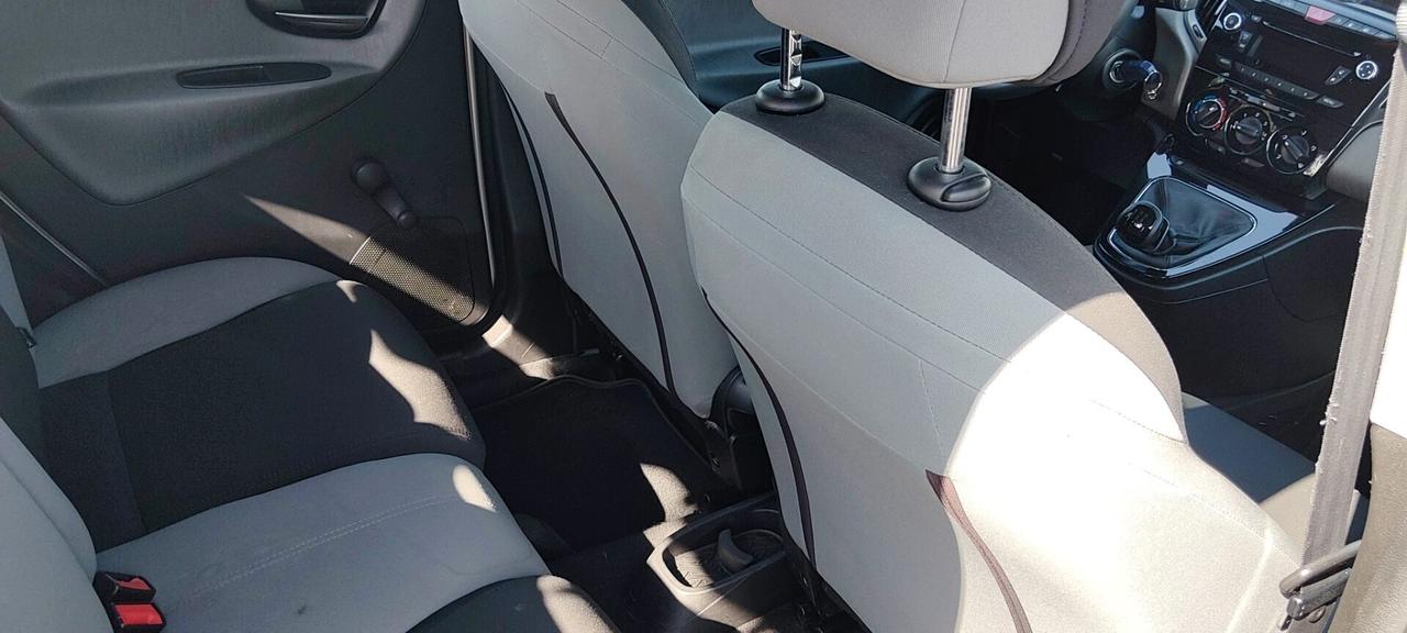 Lancia Ypsilon 0.9 TwinAir 85 CV 5 porte Metano Ecochic Silver