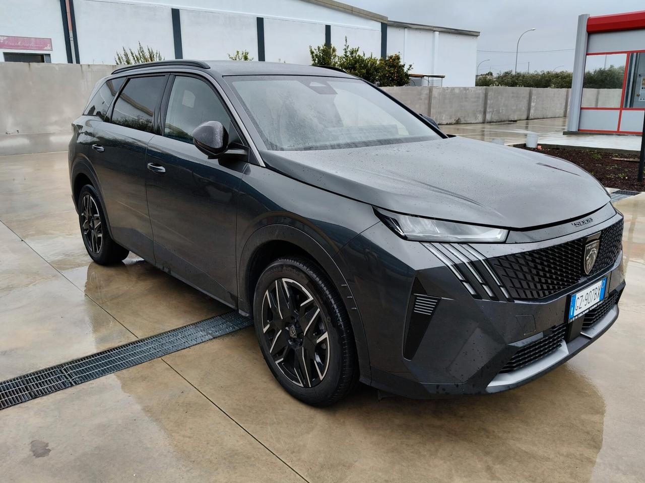 Peugeot 5008 Hybrid 145 e-DCS6 Allure 7 posti