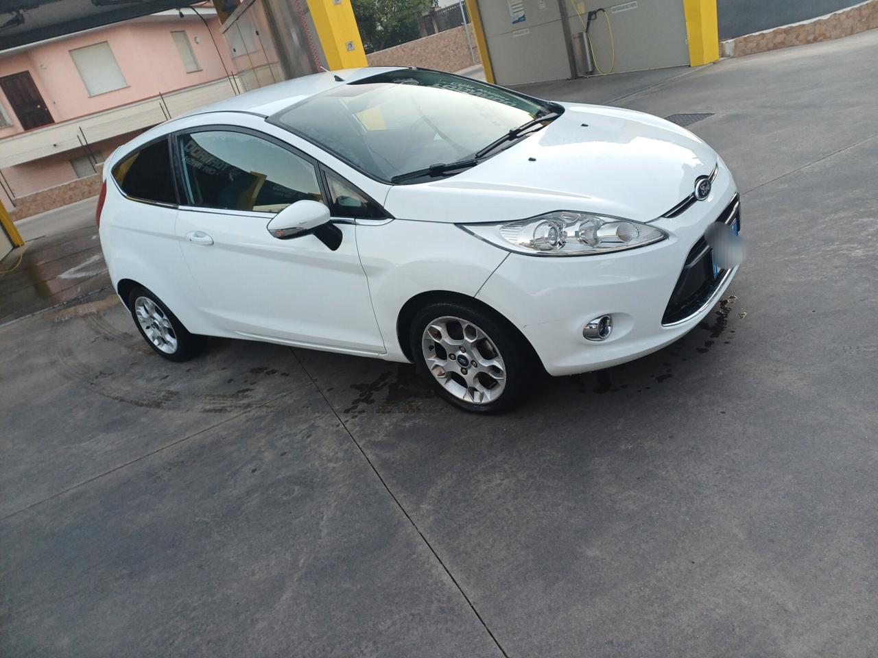 Ford Fiesta 1.4 TDCi 70CV 3 porte Titanium 2013
