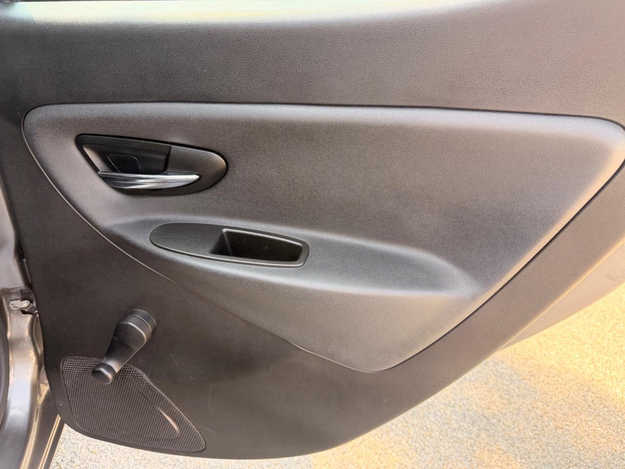 Lancia Ypsilon 1.2 69 CV 5 porte S&S Gold