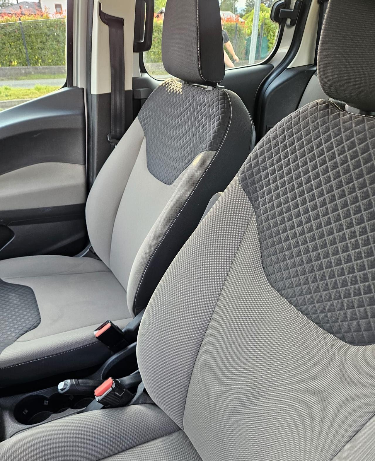 Ford Tourneo Courier 1.5 Titanium