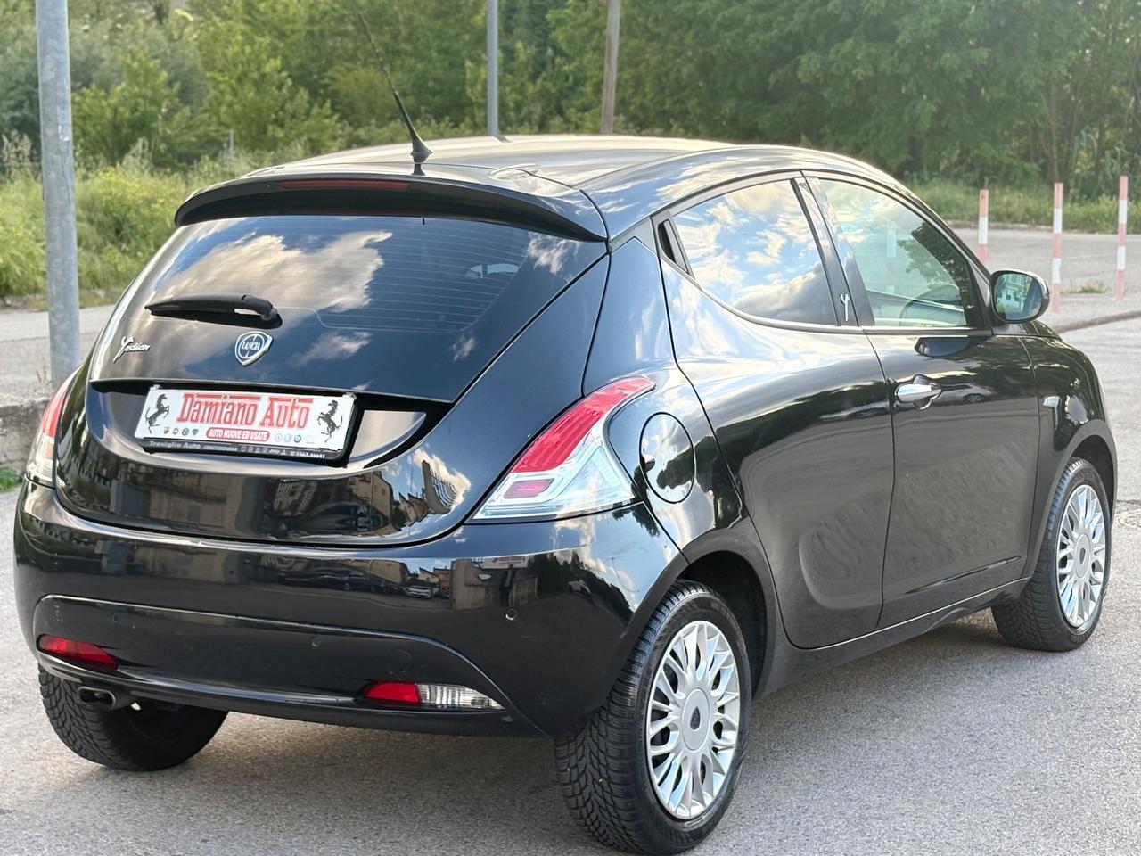 Lancia Ypsilon 1.2 69 CV 5P Gold UCONNECT Blue&Me