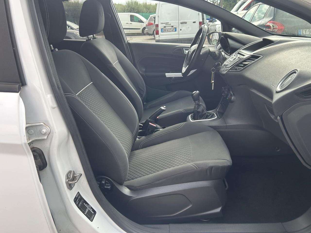 Ford Fiesta 1.5 TDCi Black & White Edition Euro 6B