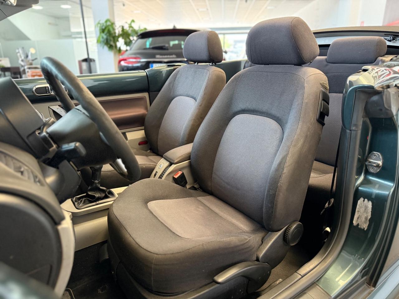 Volkswagen New Beetle 1.6 Cabrio