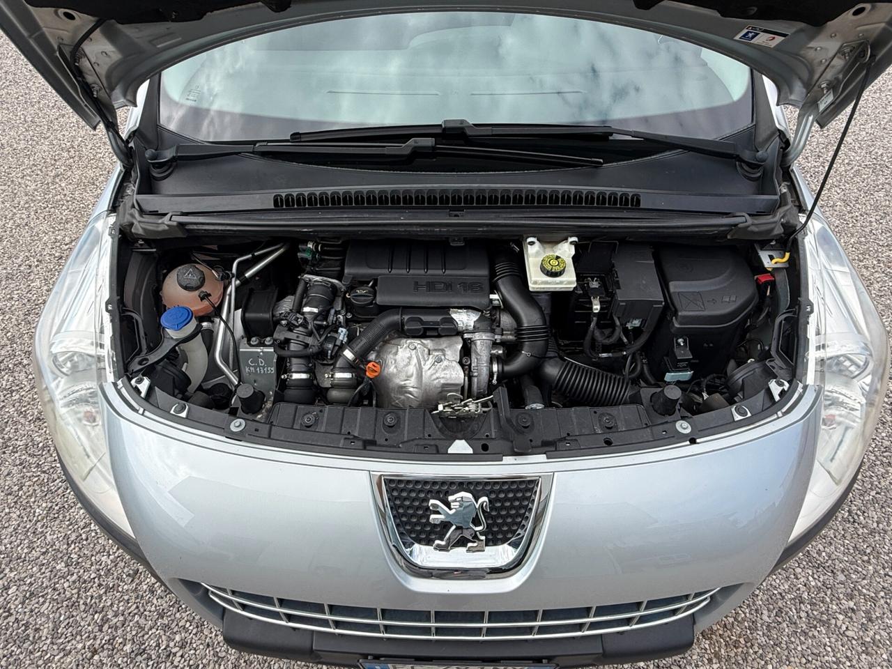 Peugeot 3008 1.6 HDi 110CV cambio robotizzato Tecno