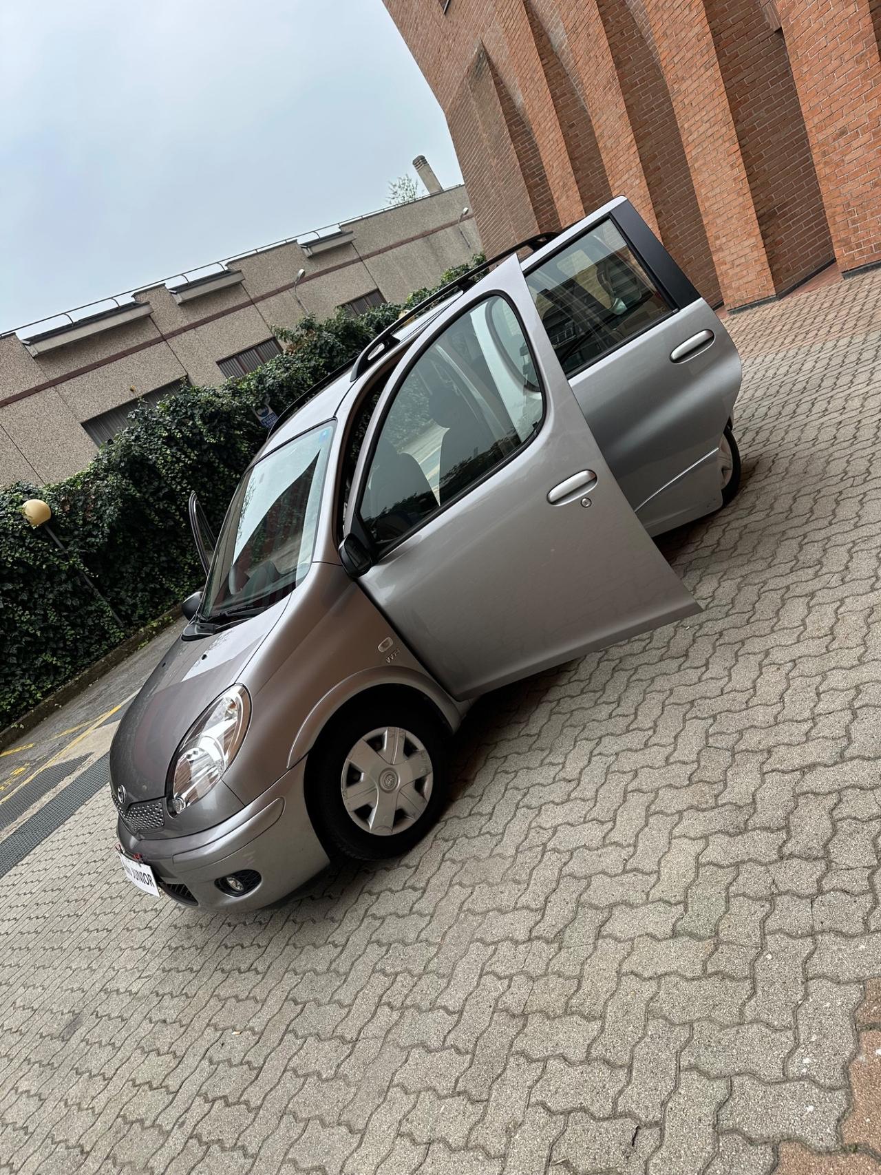 Toyota Yaris Verso 1.3i 16V cat Sol '03
