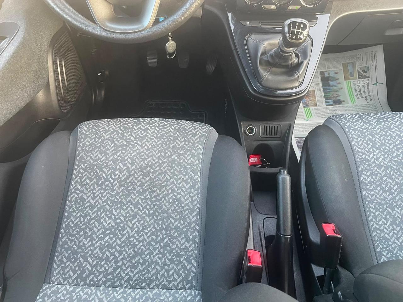 Lancia Ypsilon 1.0 FireFly 5 porte S&S Hybrid Gold