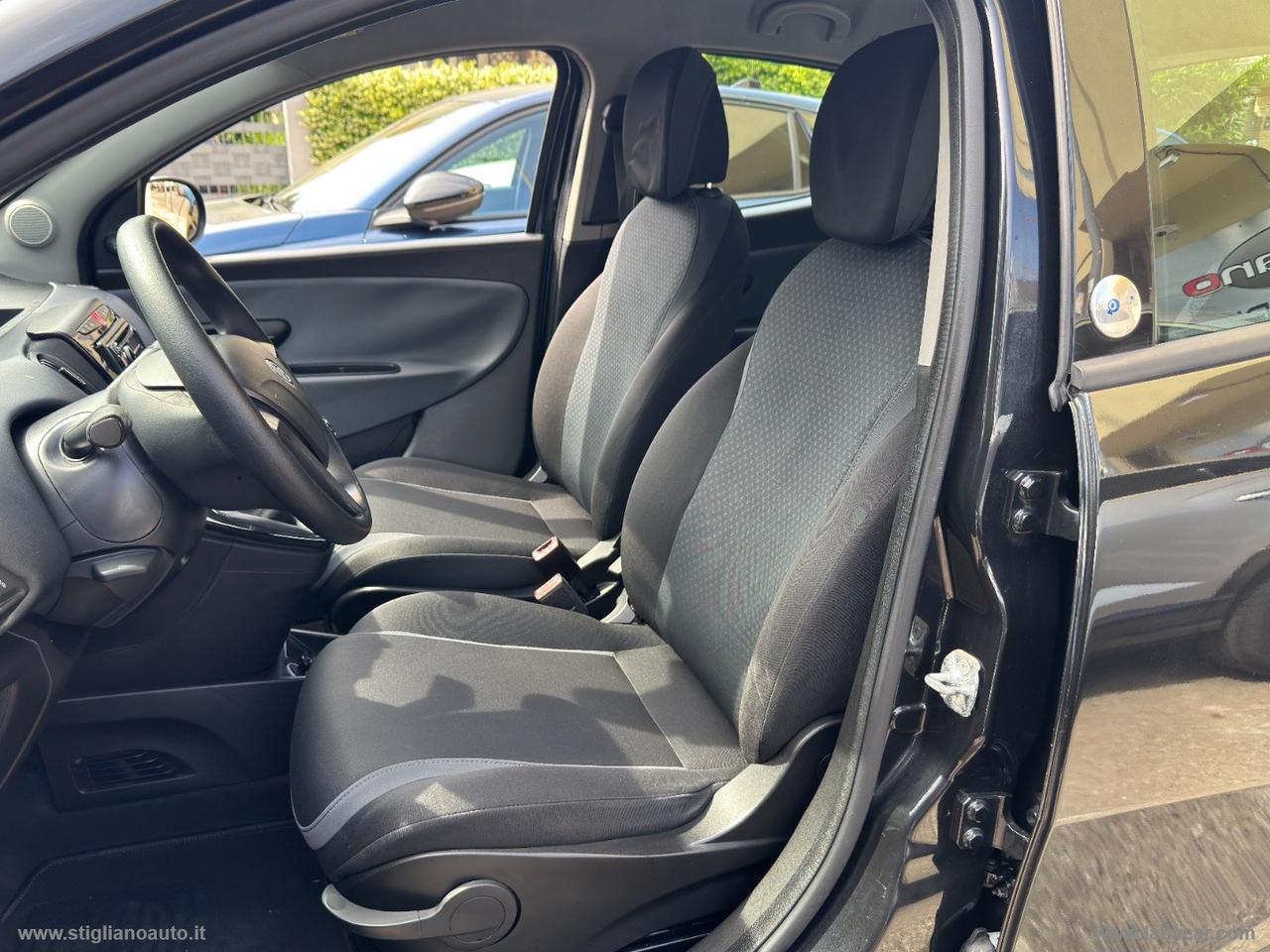 LANCIA Ypsilon 1.2 69 CV 5p. GPL Ecochic Silver