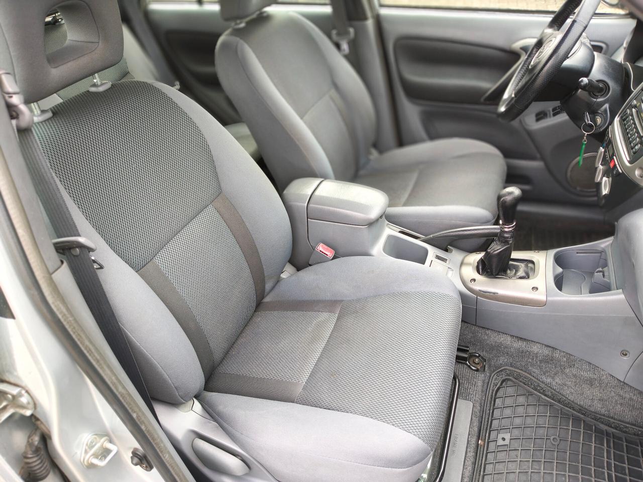 Toyota RAV 4 2.0 Tdi D-4D cat 5p Sol e Gancio