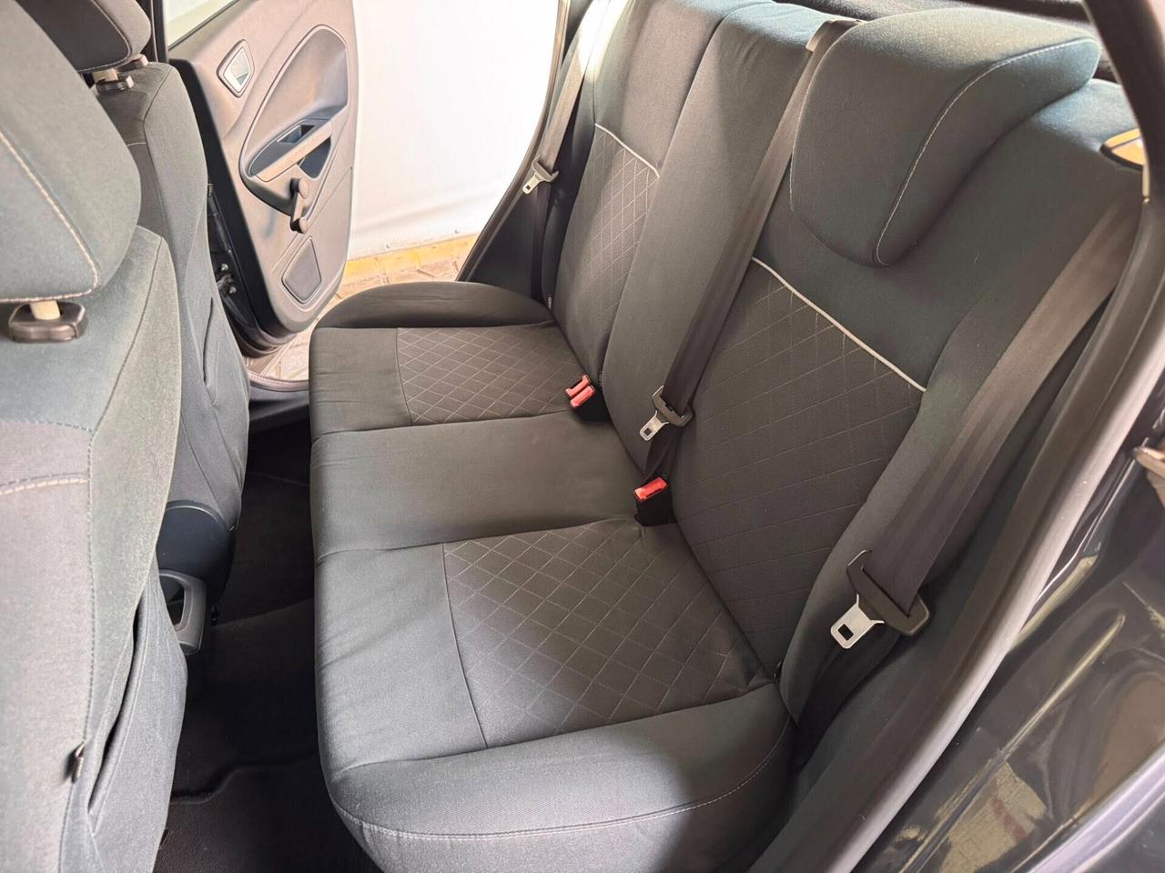 Ford Fiesta Ikon 1.4 TDCi 70CV 5p. Business