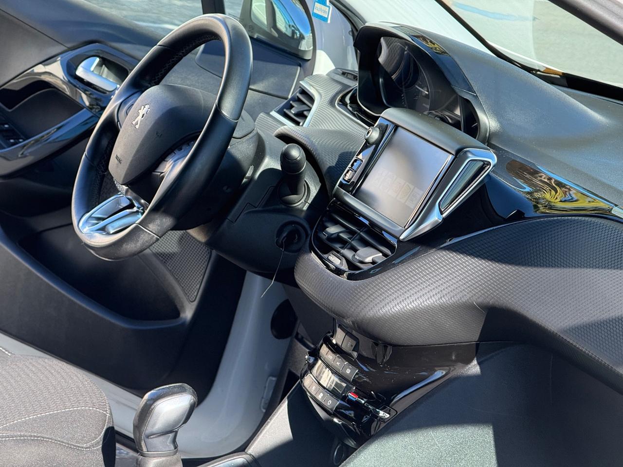 Peugeot 208 1.2 Puretech 82 CV Allure-PERMUTABILE