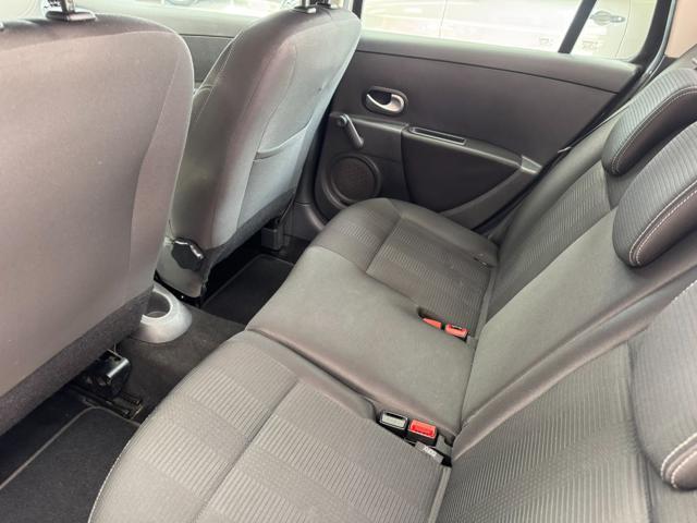 RENAULT Clio 1.2 16V SporTour Dynamique