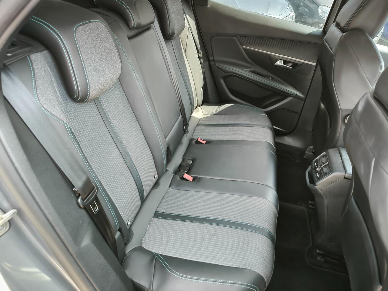 Peugeot 3008 BlueHDi 130 S&S EAT8 Allure