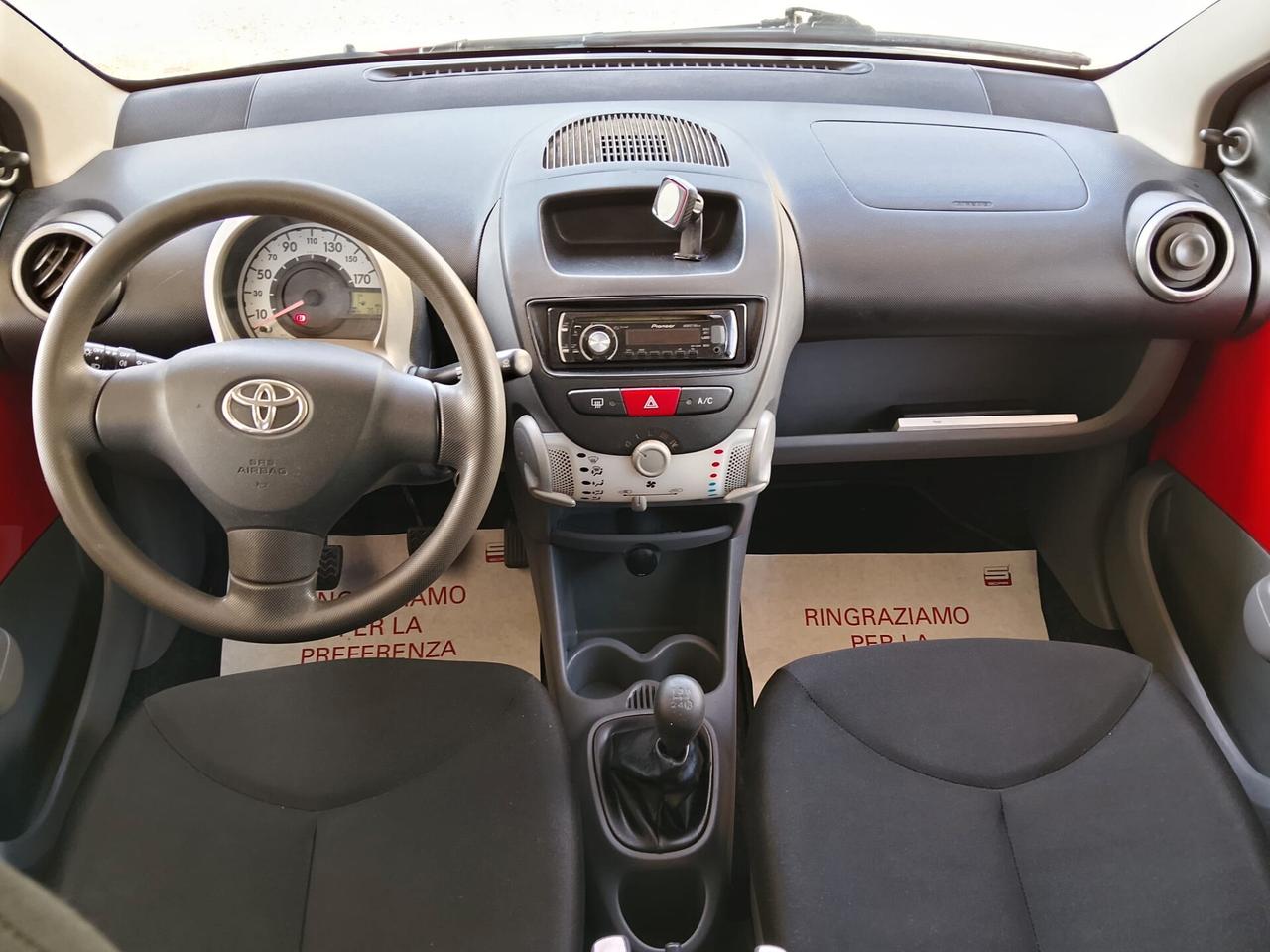 Toyota Aygo 1.0 km 75.000 unipro 2010 Leggi
