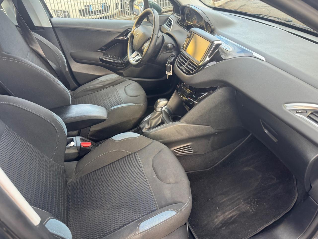 Peugeot 208 5P. 1.2 benz neopaten garanzia 12 mesi