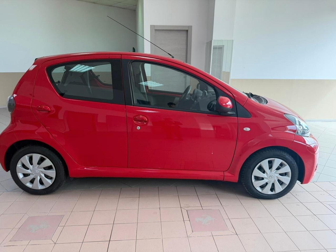 Toyota Aygo 1.0 VVT-i 69 CV 5 porte x-cool MMT
