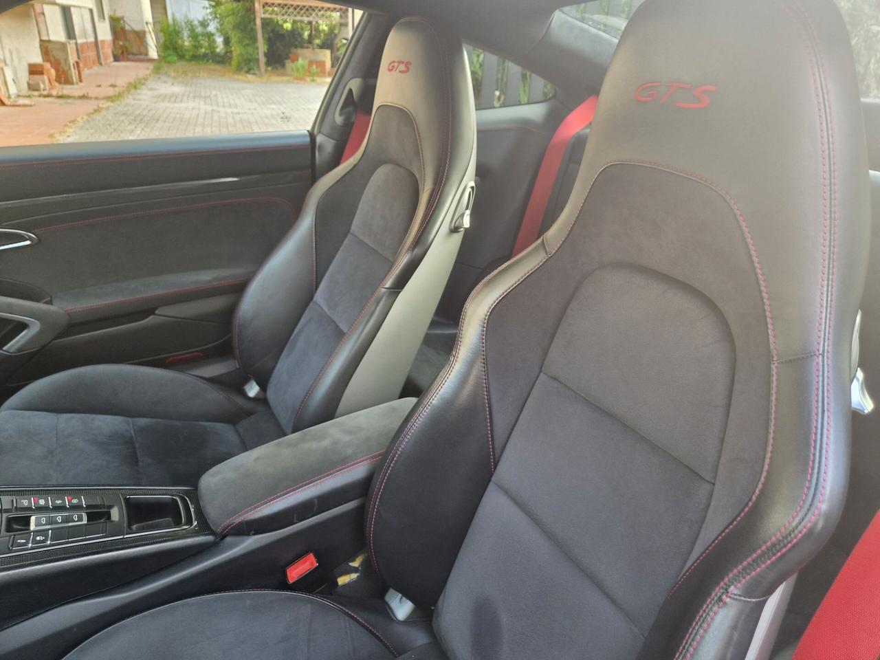 Porsche 911 3.0 Carrera 4 GTS Coupé