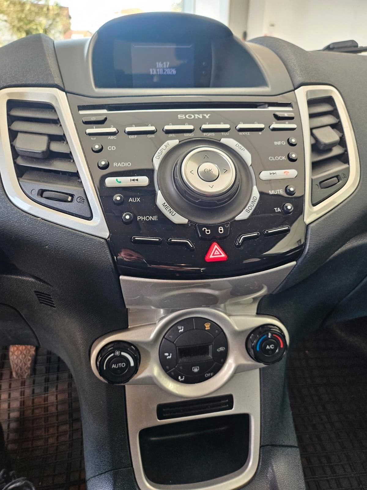 Ford Fiesta 1.4 16V 5p. Bz.- GPL Titanium Bs.