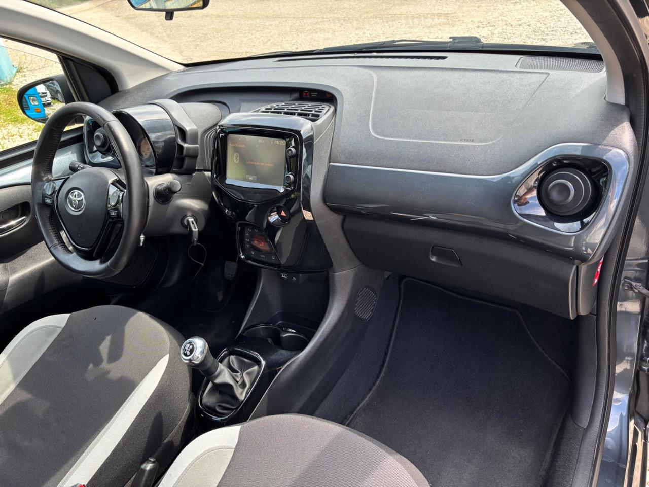 Toyota Aygo 1.0 VVT-i 69 CV 5 porte x-black TSS