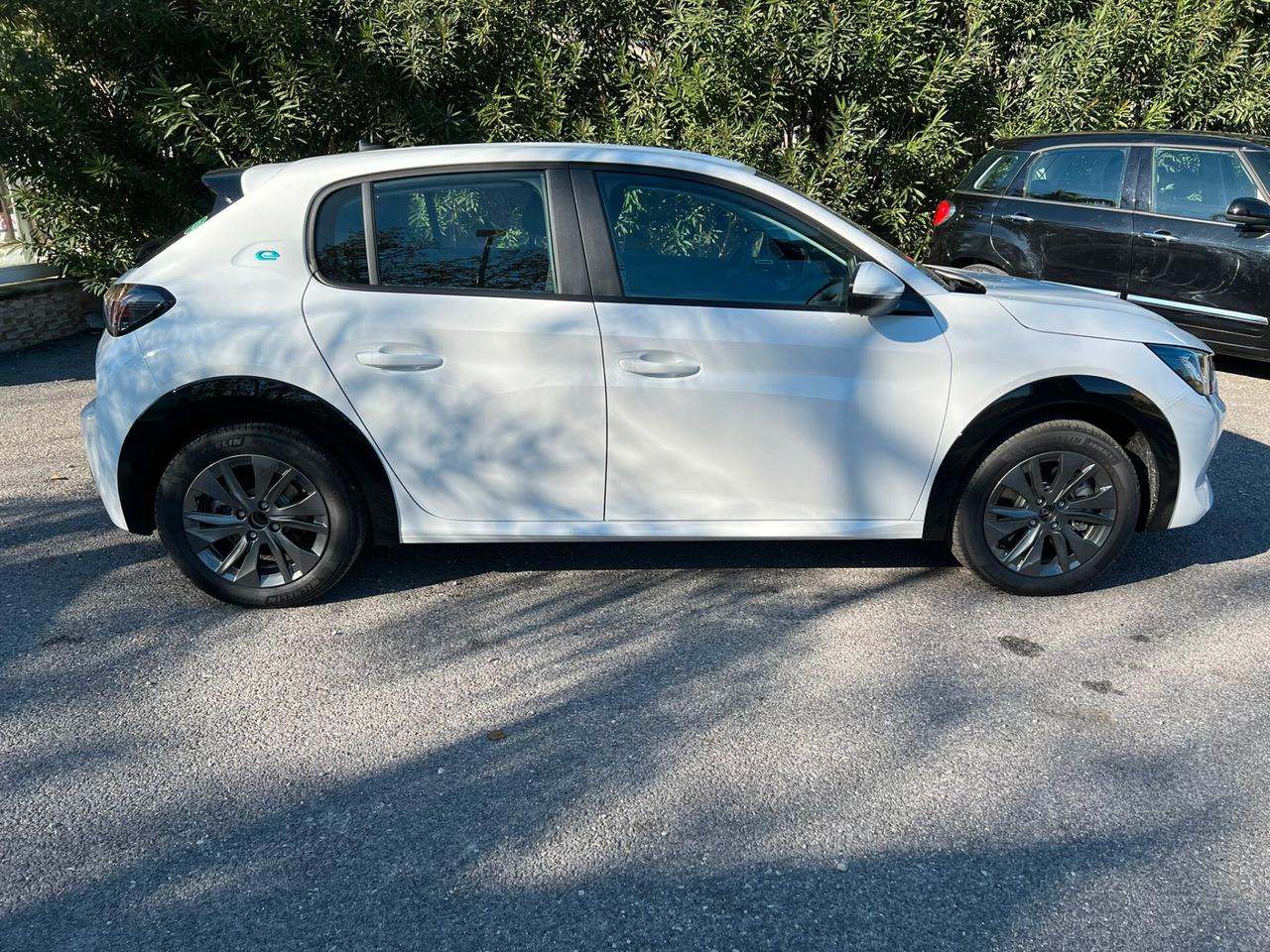 Peugeot 208 motore elettrico 136 CV 5 porte Active