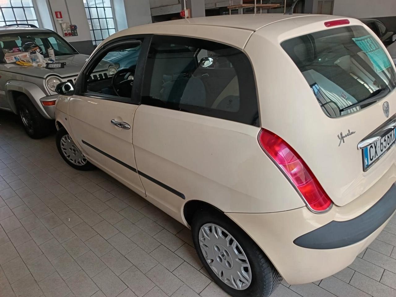 Lancia Ypsilon 1.2 16V Argento