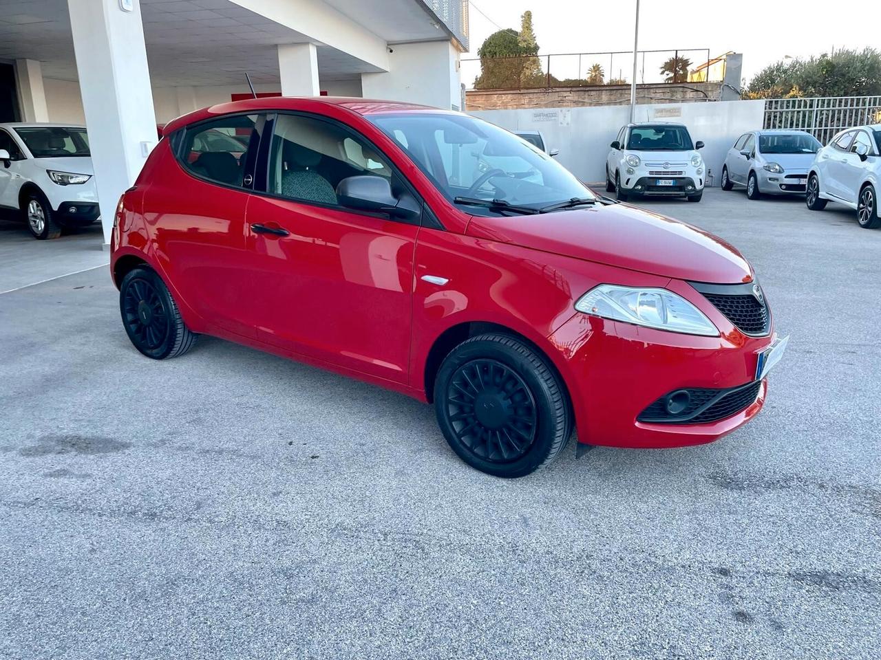 Lancia Ypsilon 1.0 FireFly Hybrid Ecochic Silver