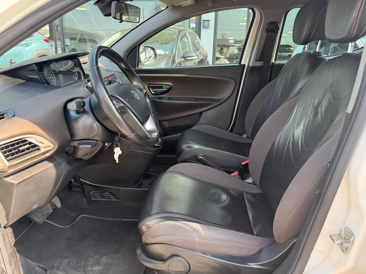 Lancia Ypsilon 0.9 TwinAir 85 CV 5 porte S&S DFN Platinum