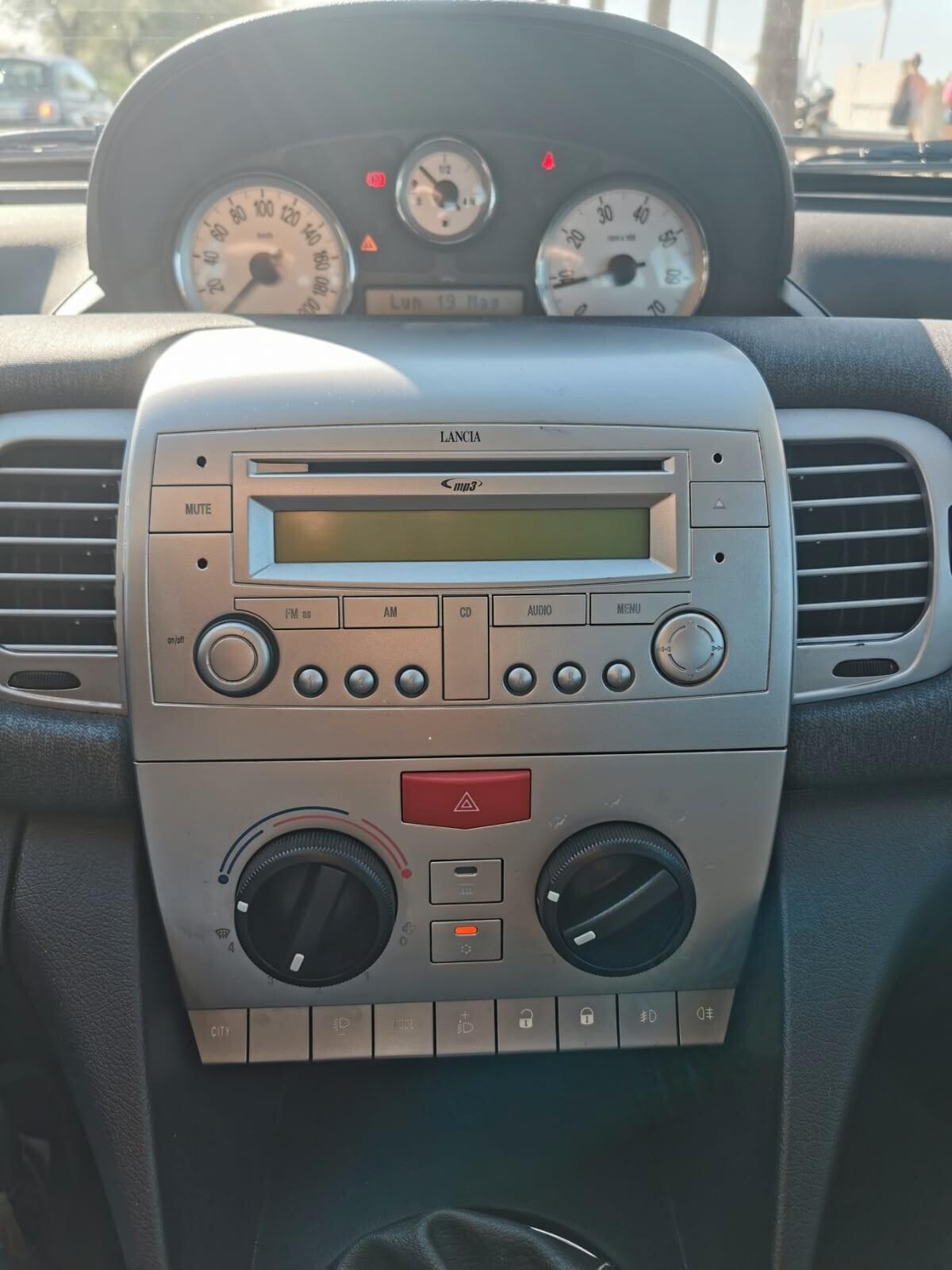 Lancia Ypsilon 1.2 69 CV Diva NEOPATENTATI