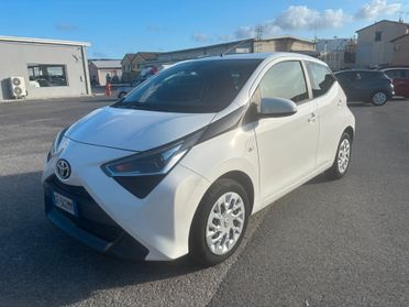Toyota Aygo Connect 1.0 VVT-i 72 CV 5 porte x-play