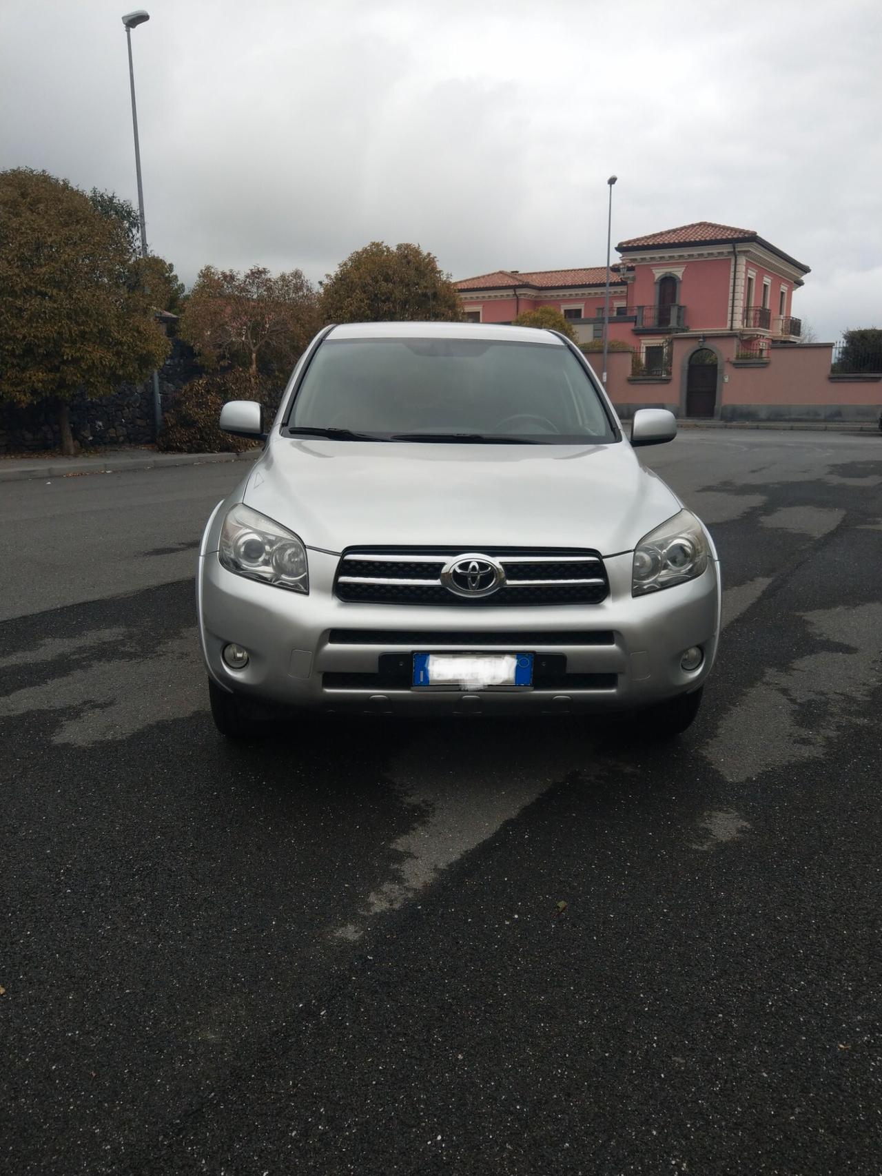 Toyota RAV 4 2.2 4WD D-4D Luxuri