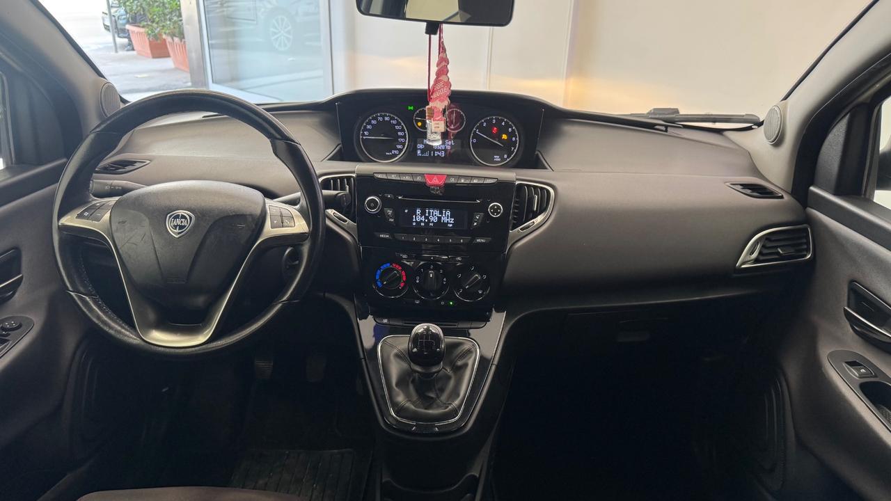 Lancia Ypsilon 0.9 TwinAir 85 CV 5 porte Metano Ecochic Silver