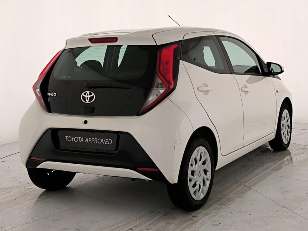 Toyota Aygo 5p 1.0 x-play 72cv