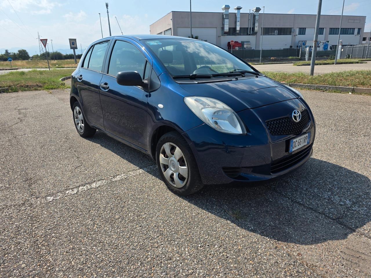 Toyota Yaris 1.0 5 porte