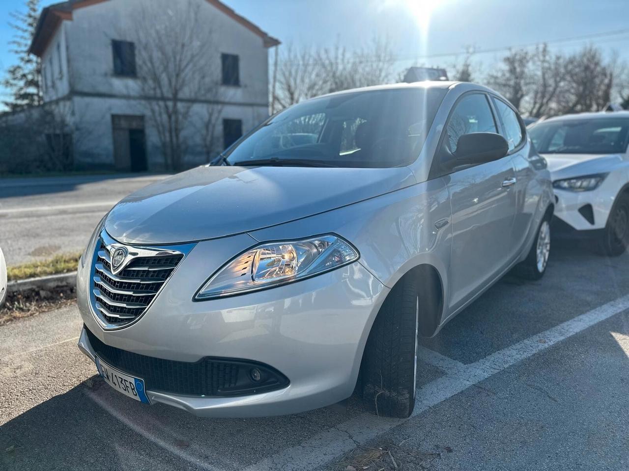 Lancia Ypsilon 1.2 69 CV 5 porte GPL Ecochic Silver