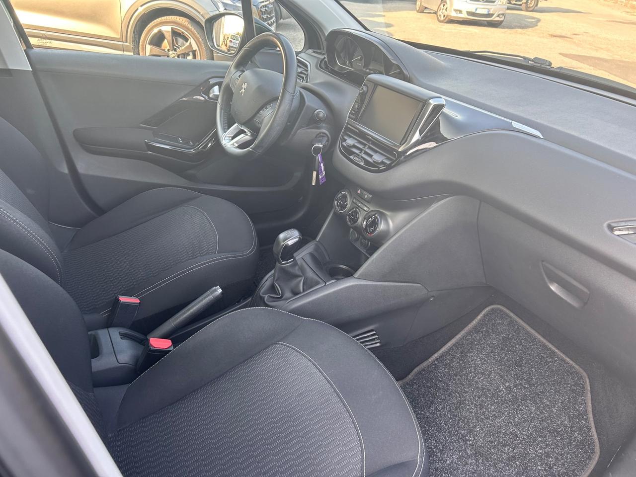 Peugeot 208 1200 85cv 89000 km ALLURE euro6B