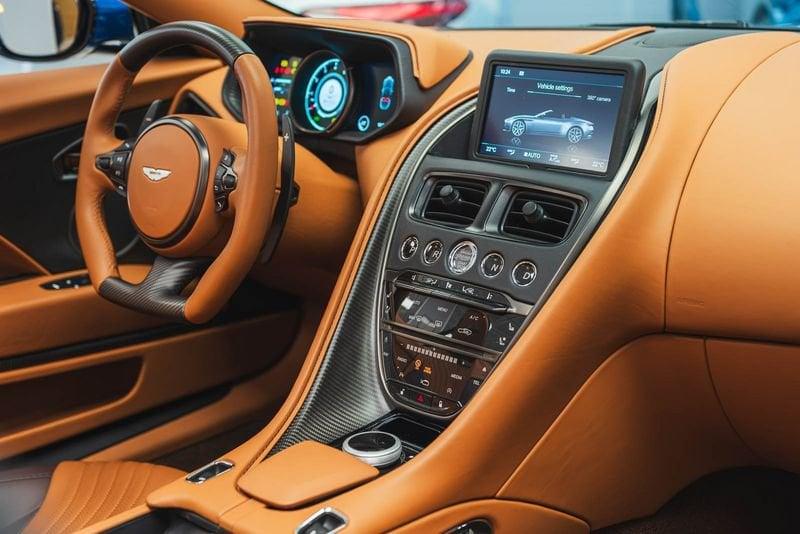 Aston Martin DB11 ASTON MARTIN DB11 VOLANTE