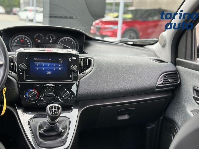 Lancia Ypsilon 1.0 FireFly 5 porte S&S Hybrid Silver
