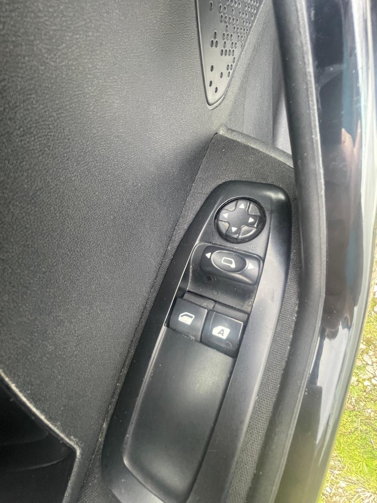 Peugeot 208 PureTech 82 5 porte Allure CERCHI CLIMA CRUISE MULTIFUNZIONE BLUETOOTH NAVIGATORE