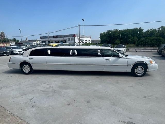 Lincoln Town Car Limousine 9 posti patente b