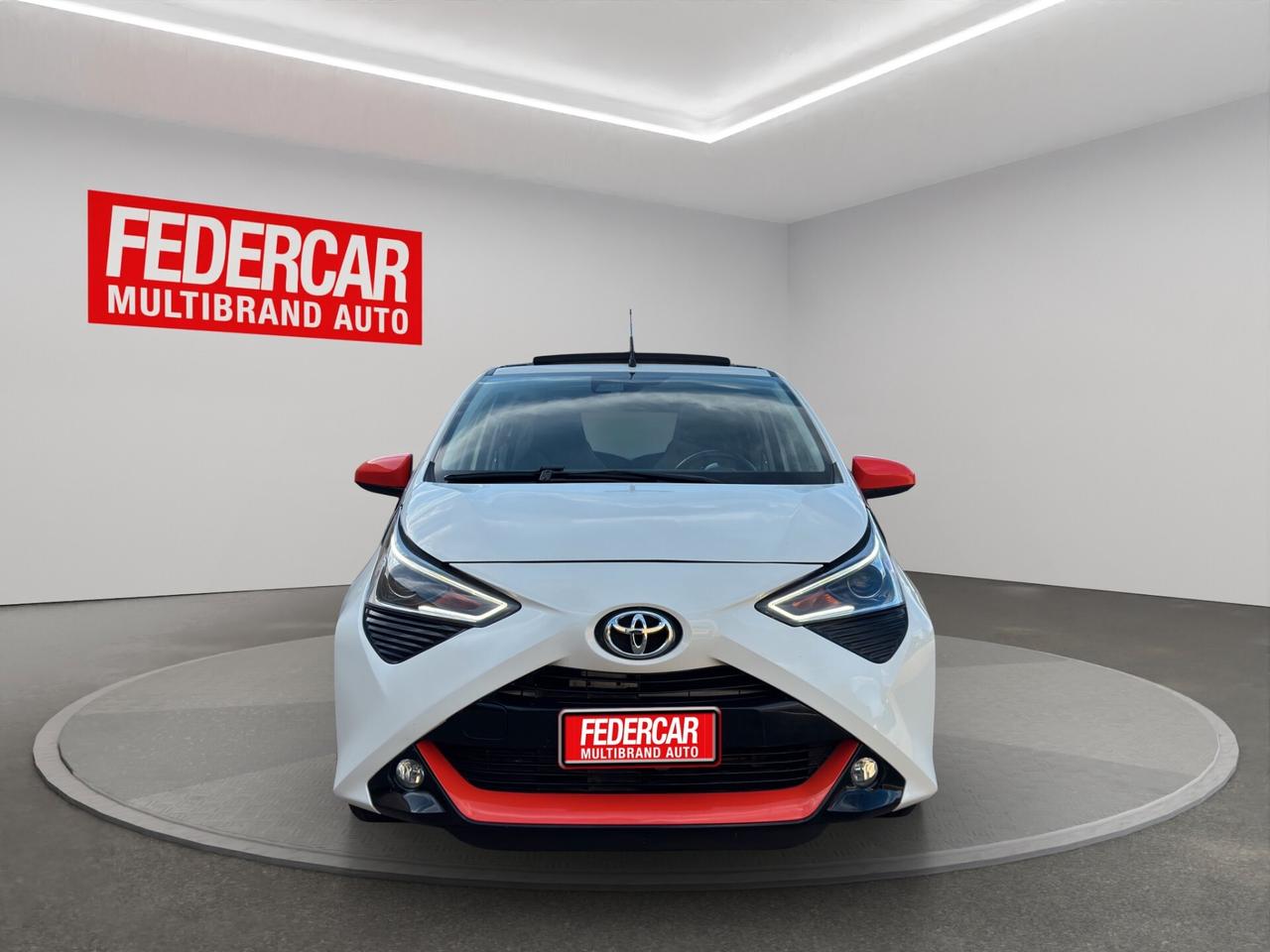 Toyota Aygo 1.0 VVT-i 72 CV 5 porte x-wave orange