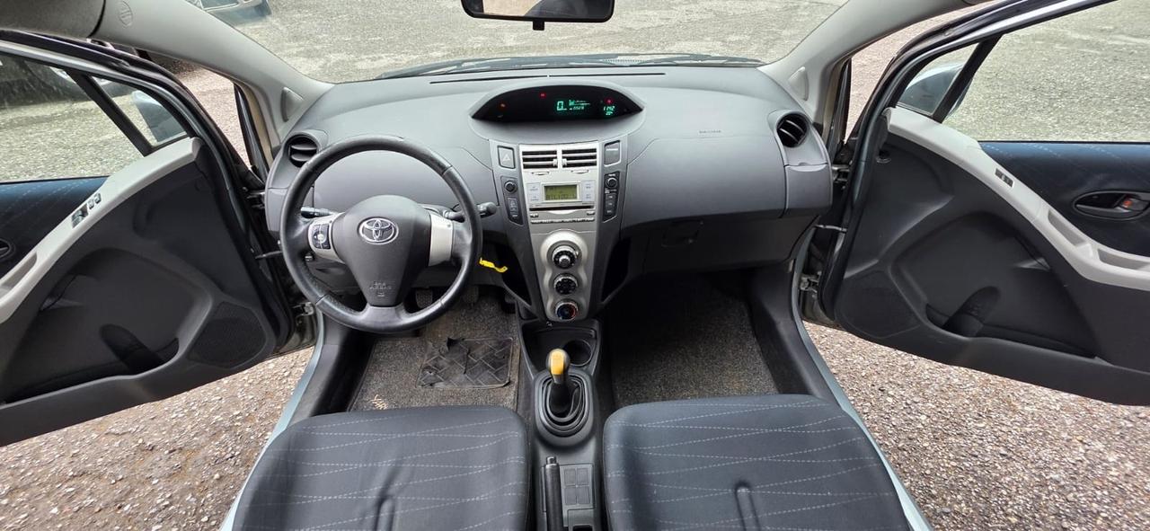 Toyota Yaris 1.0 5 porte Sol