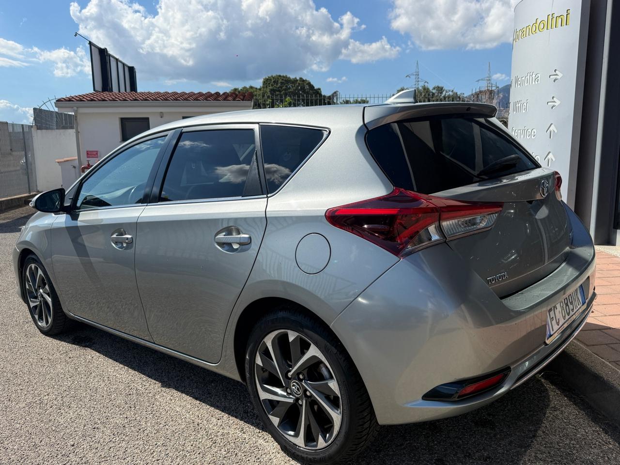 Toyota Auris 1.4 D-4D LOUNGE my16"