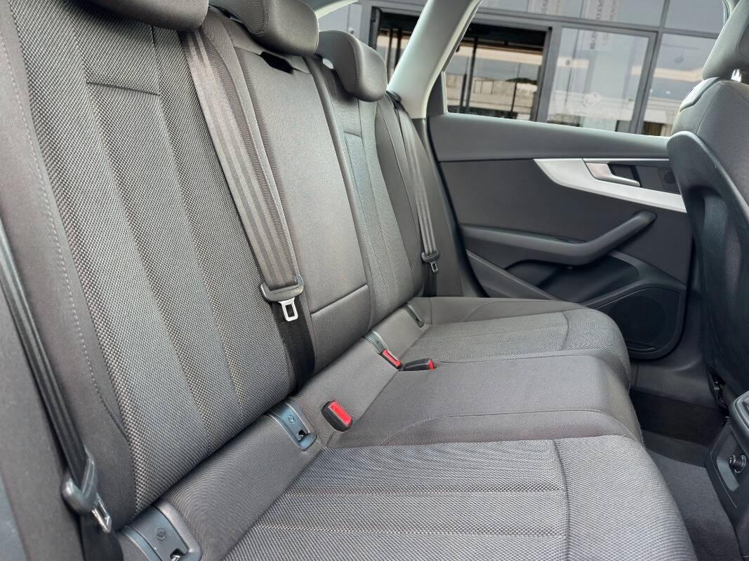 Audi A4 Avant 2.0 tdi mhev Business 136cv s-tronic con Carplay