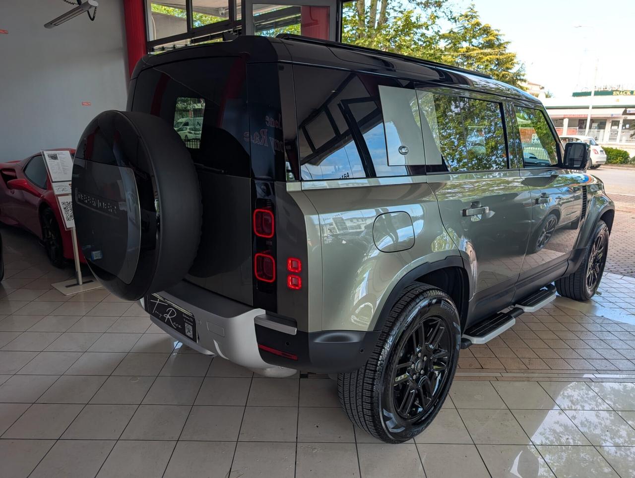 Land Rover Defender 110 3.0D I6 200 CV AWD Auto SE Autocarro N1