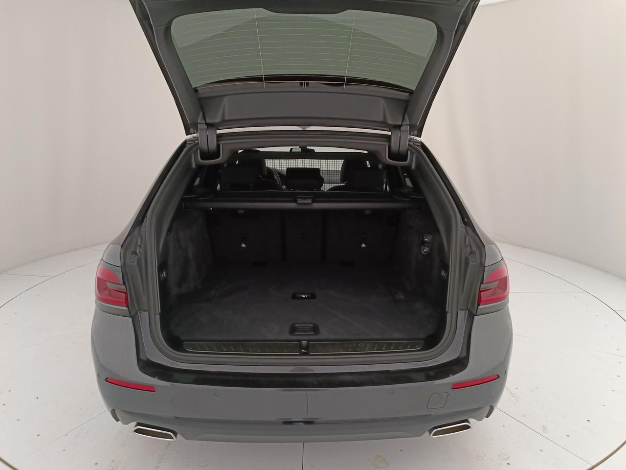 BMW 520d Touring mhev 48V xdrive Luxury auto