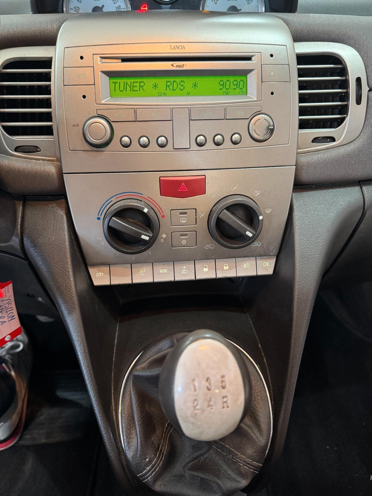 Lancia Ypsilon 1.3 MJT 90 CV Platino OK NEOPATENTATI