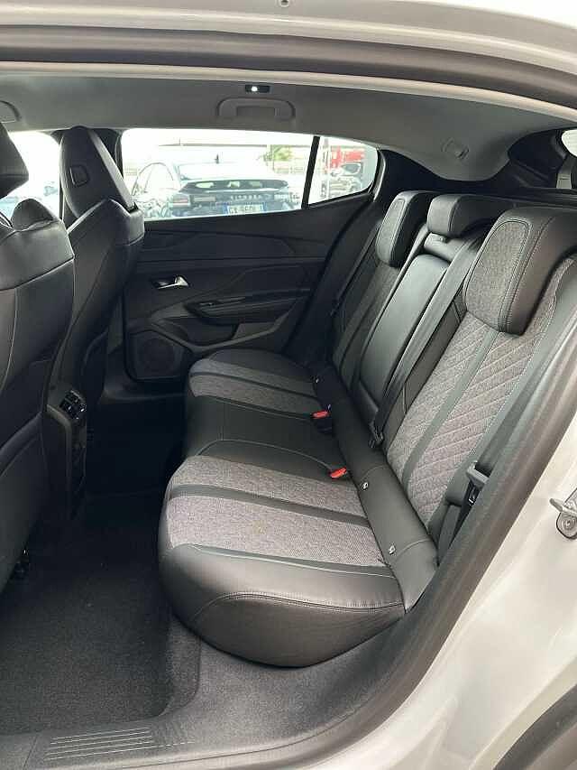 Peugeot 408 Hybrid 136 e-DCS6 Allure