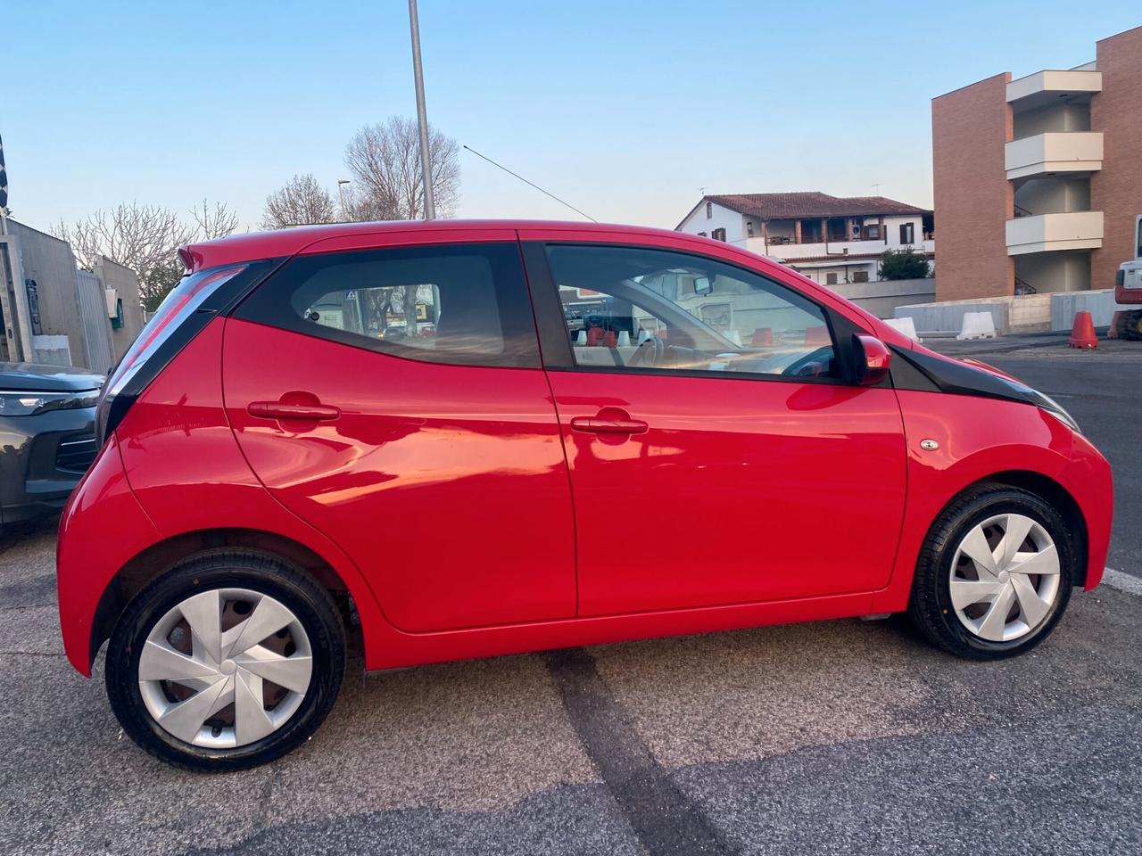 TOYOTA Aygo 1.0 70Cv 5porte X-Play UNICO PROPRIETARIO